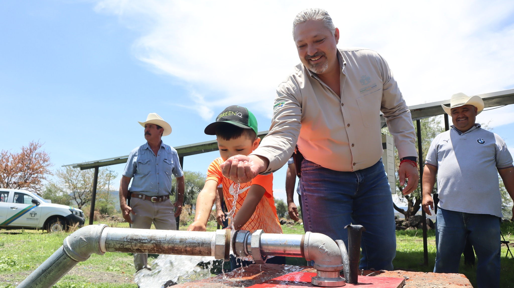 Instalación de bomba de agua en comunidad de Nuevo Valle